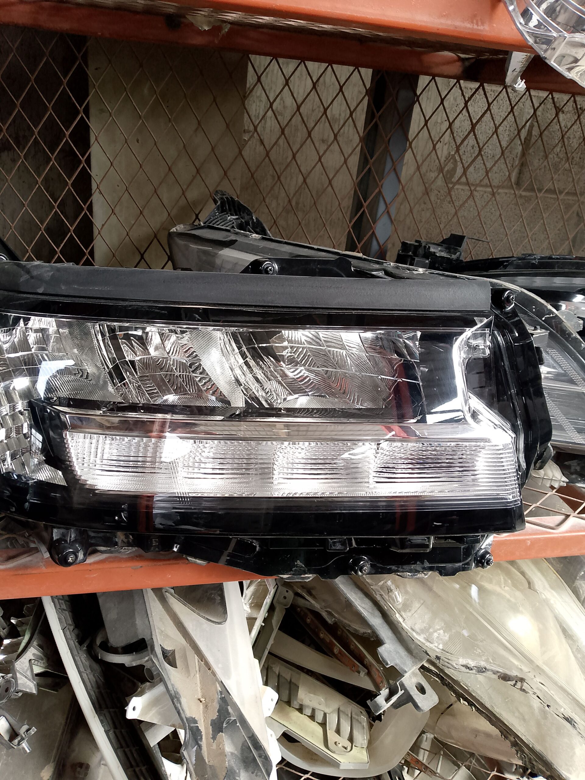 تشليح السلي لجميع انواع قطع غيار السيارات المستعمل