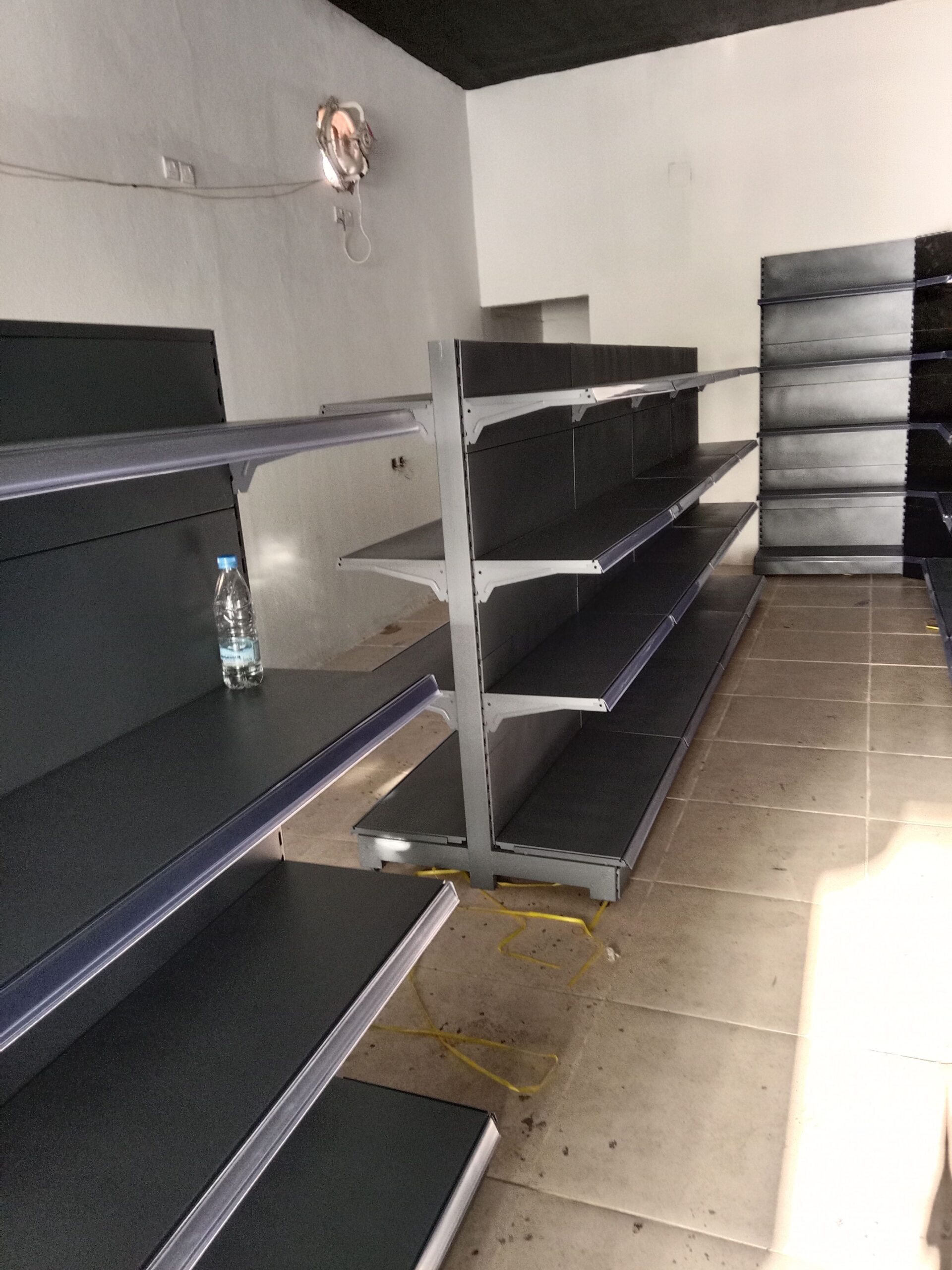 رفوف مستودع اوبقاله