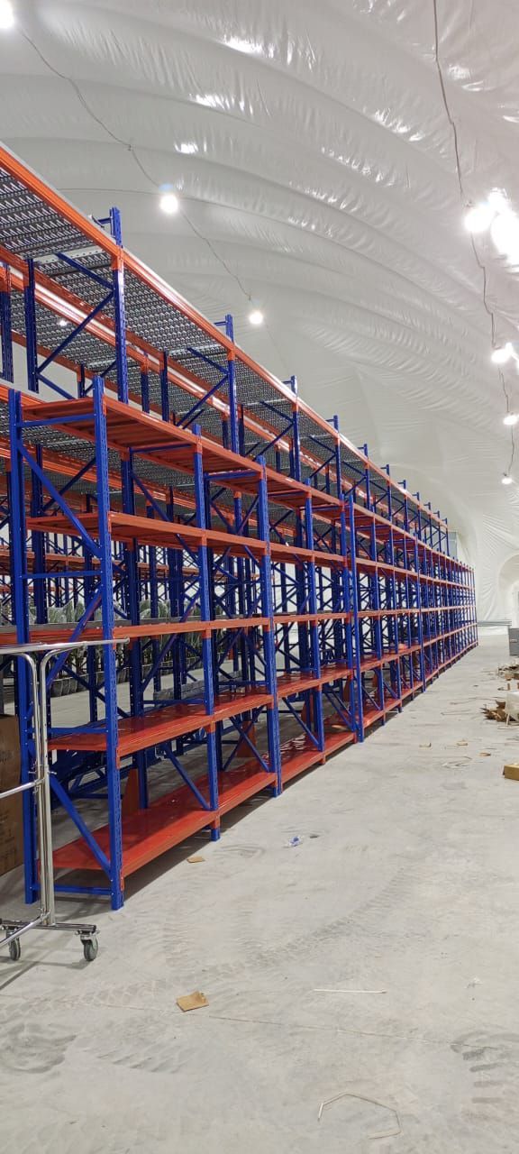 رفوف مستودع اوبقاله