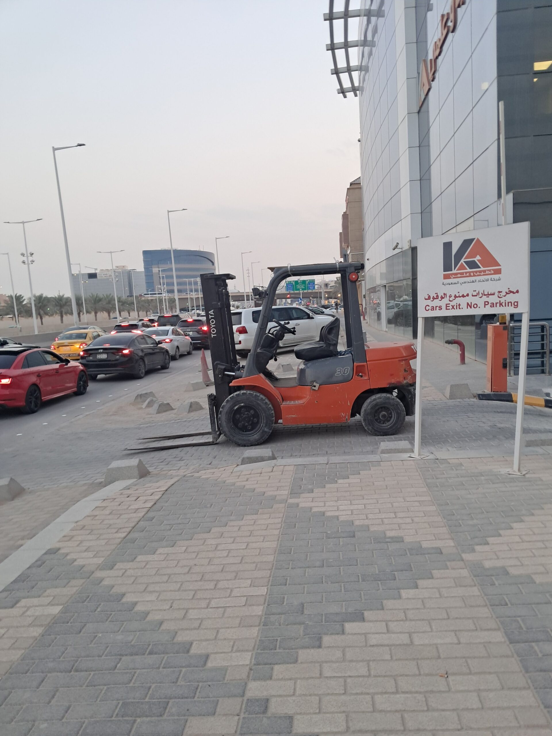 رافعه شوكيه للإيجار