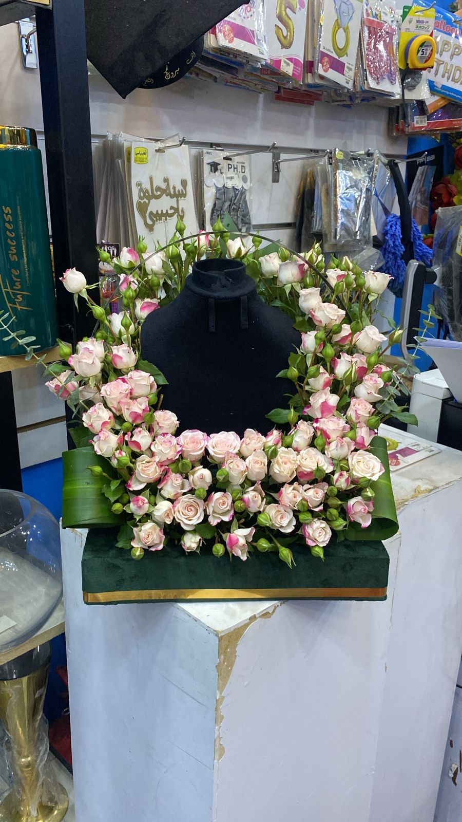 منسق ومعلم ورود وتغليف هدايا 0564086035