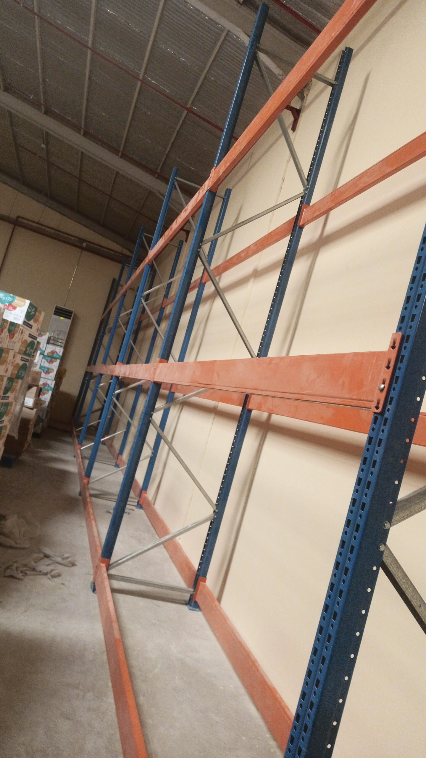 رفوف وارفف مخازن ومستودعات بيع وشراء جميع انواع ال