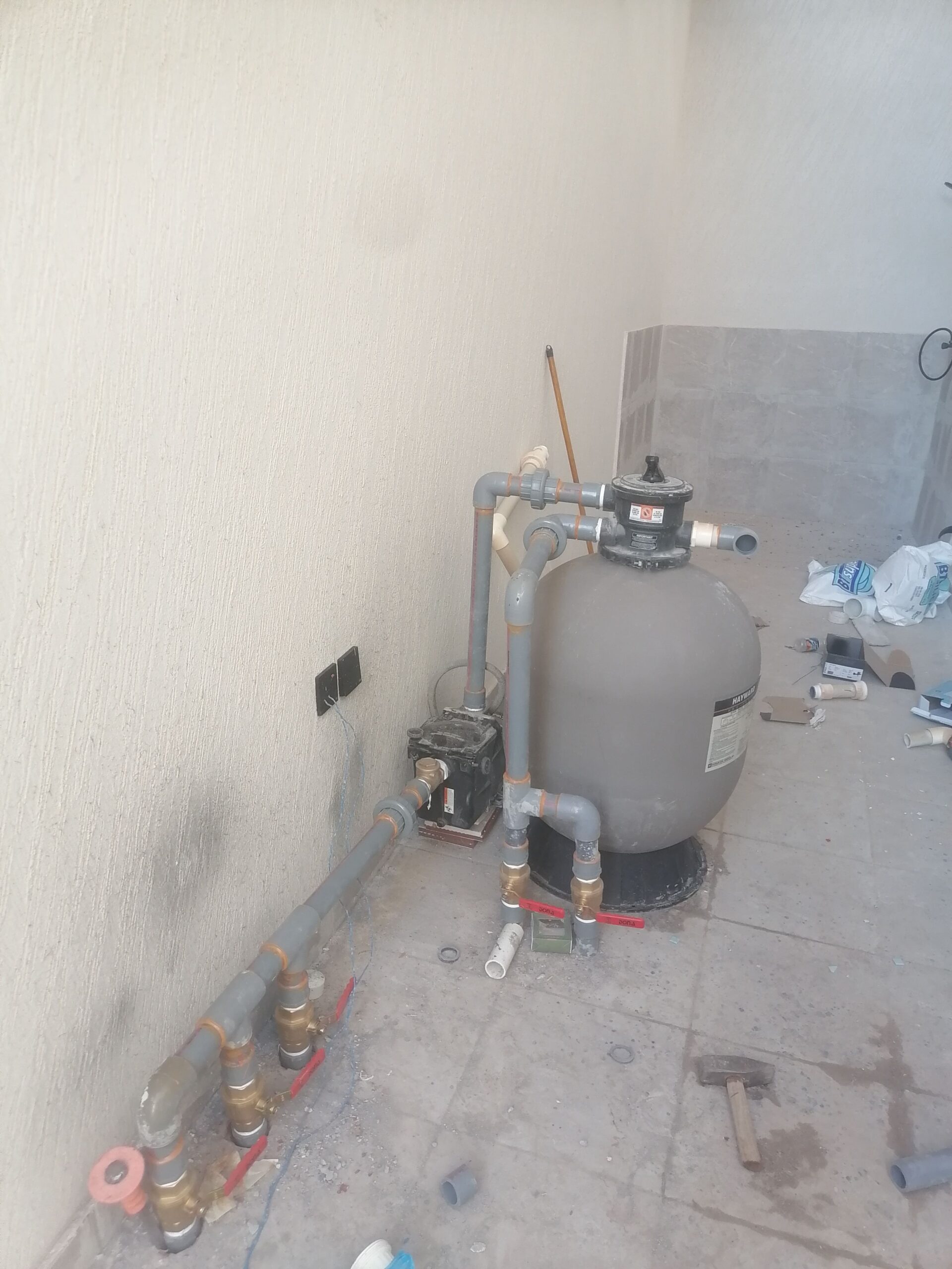 فني مسابح خبره ٣٠سنه جميع أعمال المسابح عمل نوافير