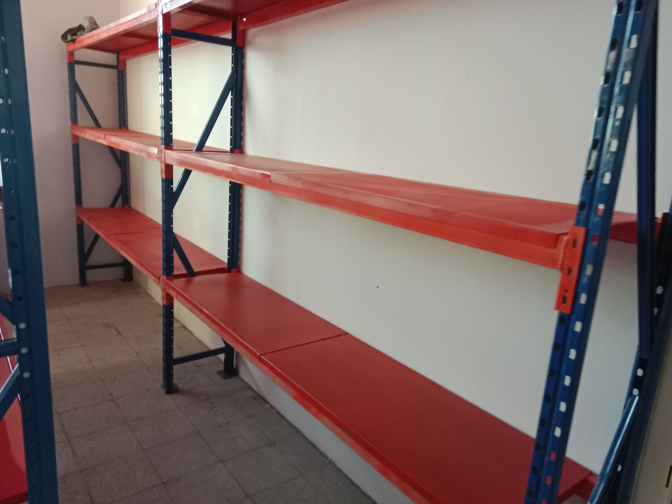 رفوف تخزين مستودعات وبقاله