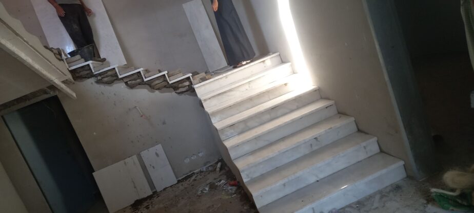 معلم بلاط