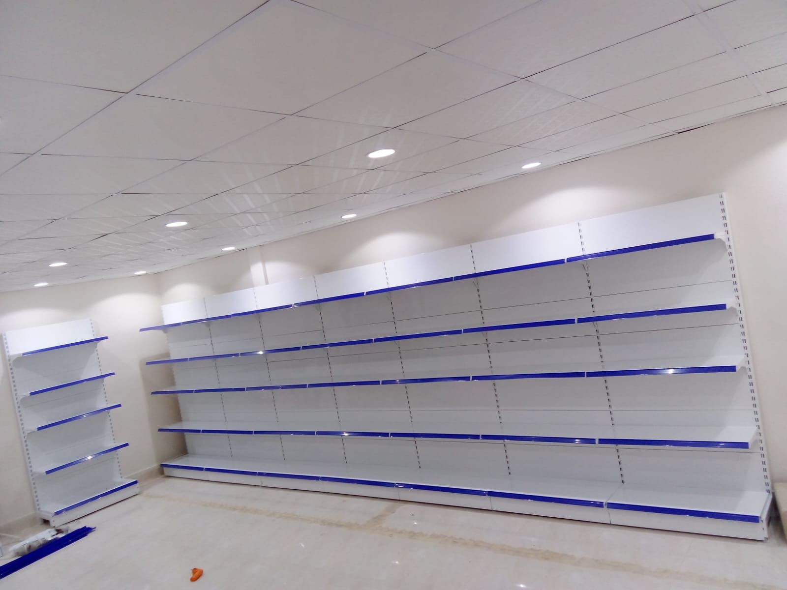 رفوف ودواليب مستودعات