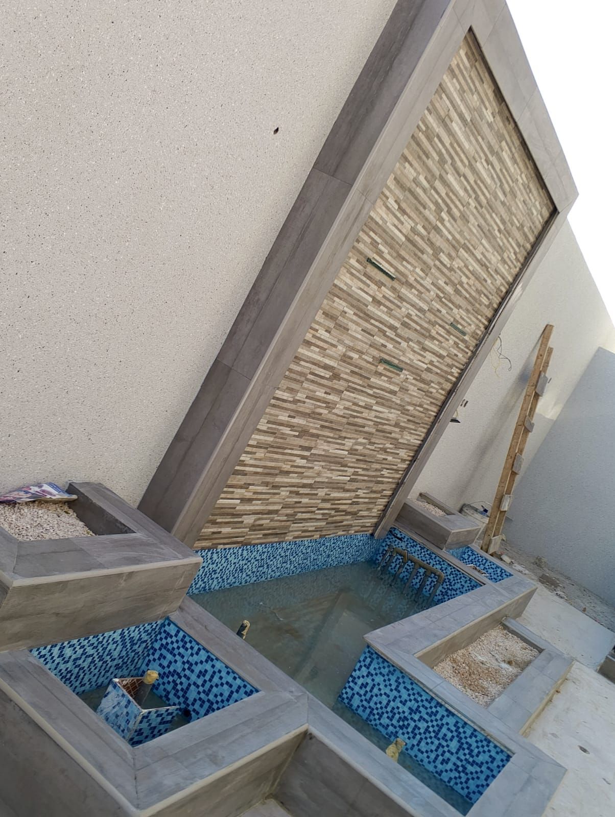 تنسيق حدائق وشلالات ونوافير