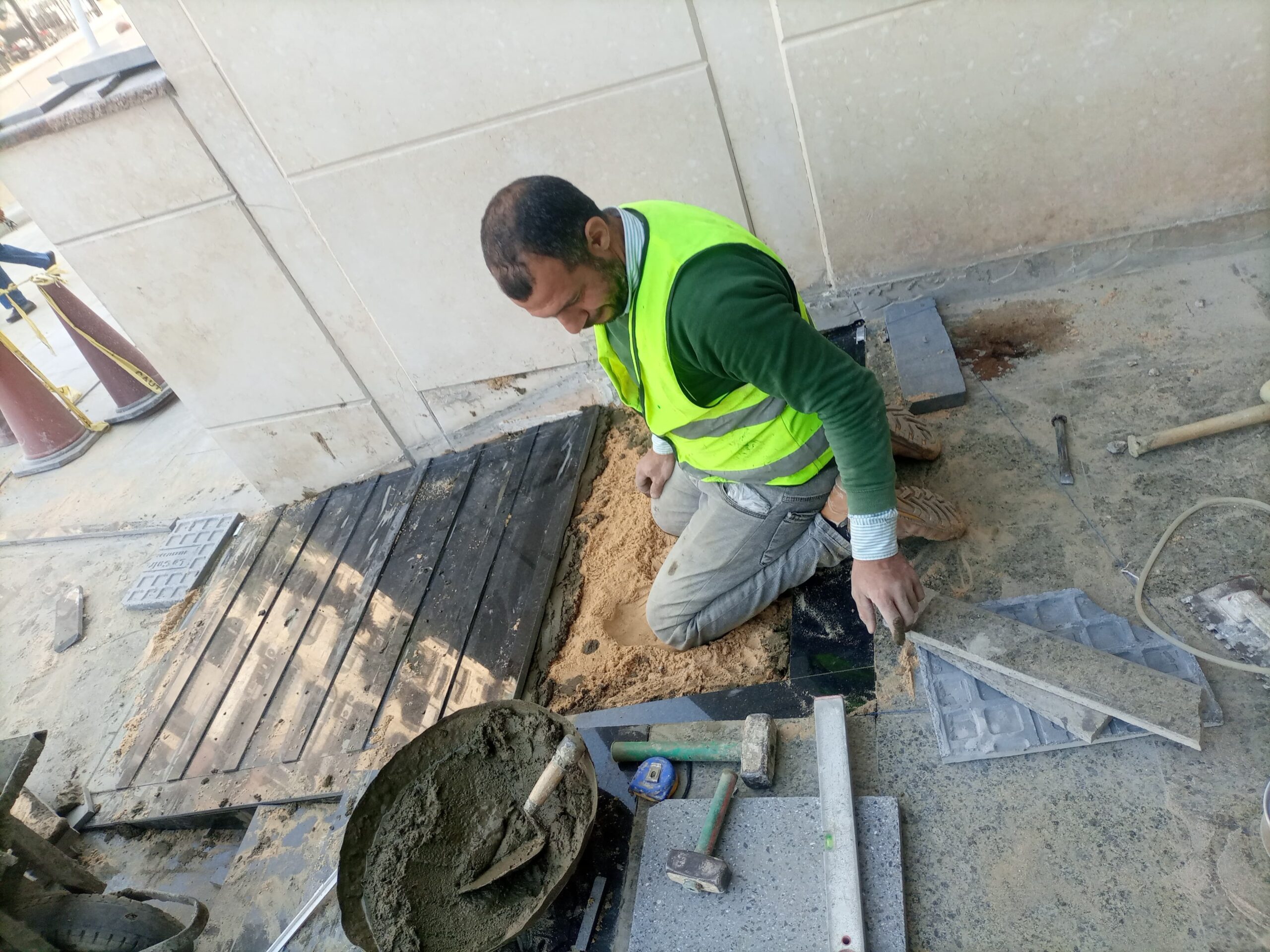 مبلط مصرى سراميك بورسلين ورخام جميع المقاسات وباسع