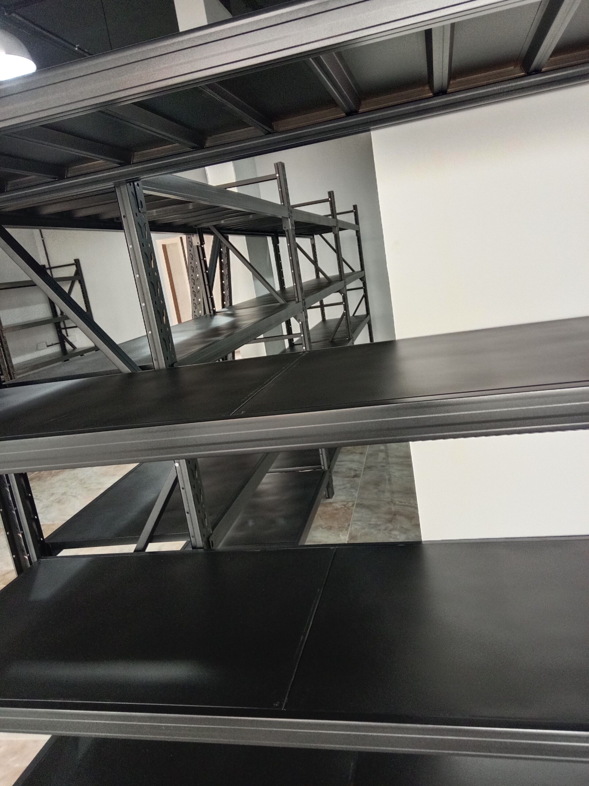 رفوف مستودع اوبقاله