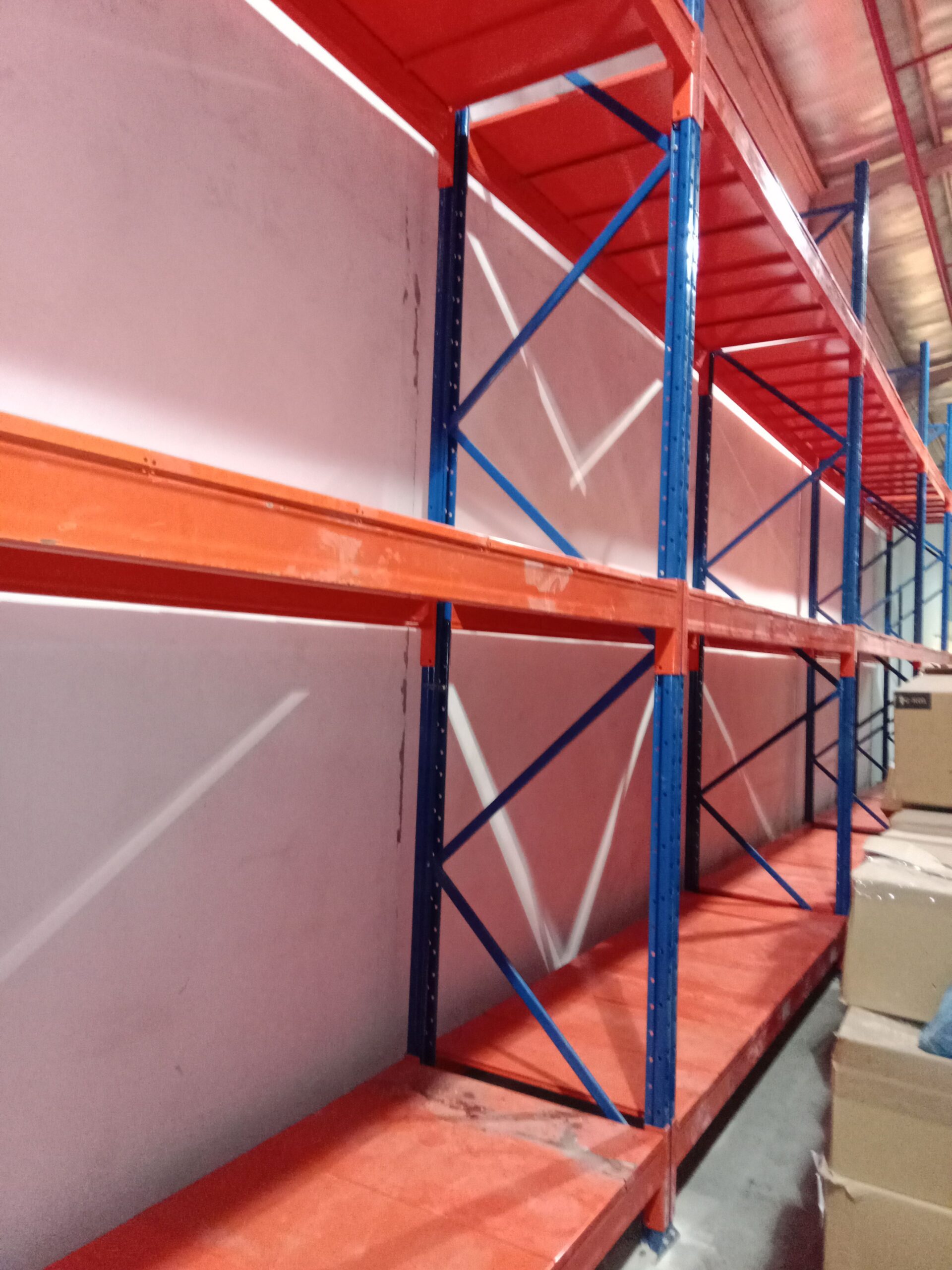 رفوف مستودع اوبقاله