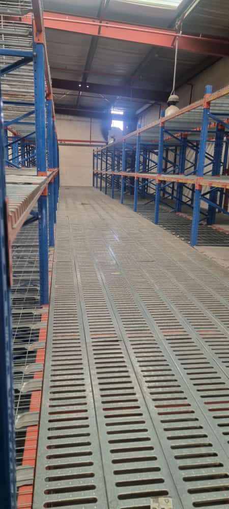 رفوف وارفف مخازن ومستودعات بيع وشراء جميع انواع ال