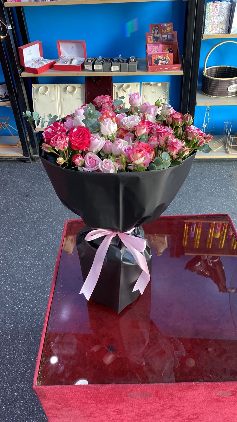 منسق ومعلم ورود وتغليف هدايا 0564086035