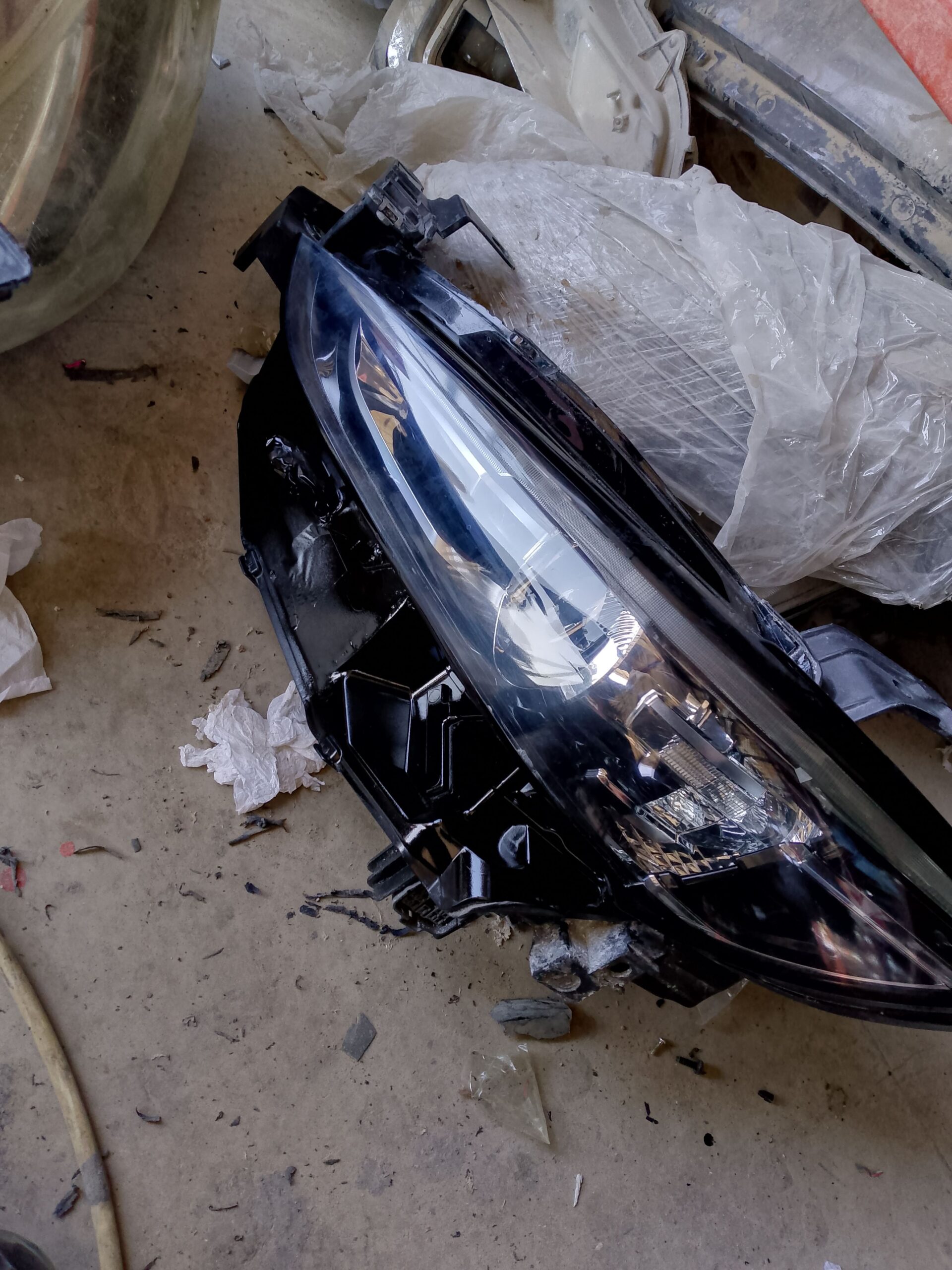 تشليح السلي لجميع انواع قطع غيار السيارات المستعمل