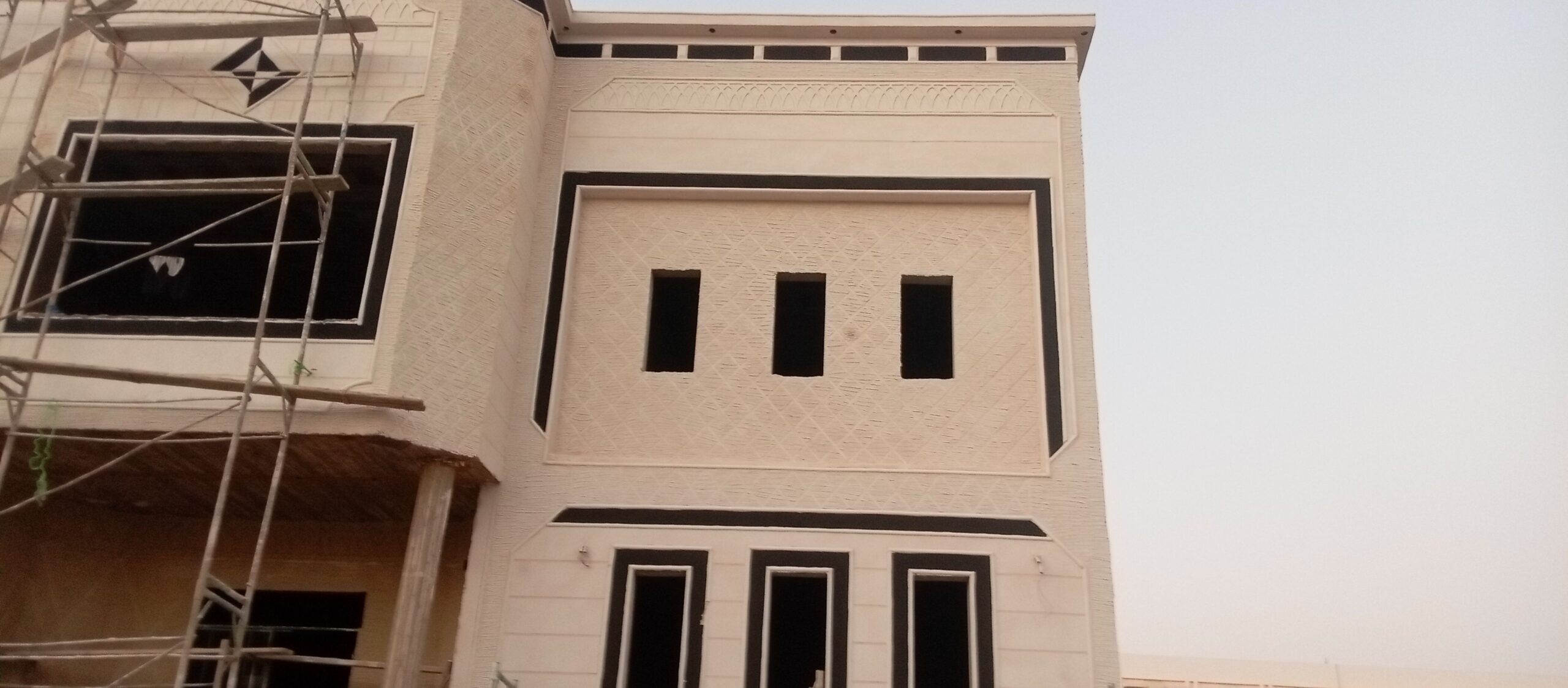 ديكورات خارجيه ولياسه ملونه بطحاء واسمنت الرياض وك