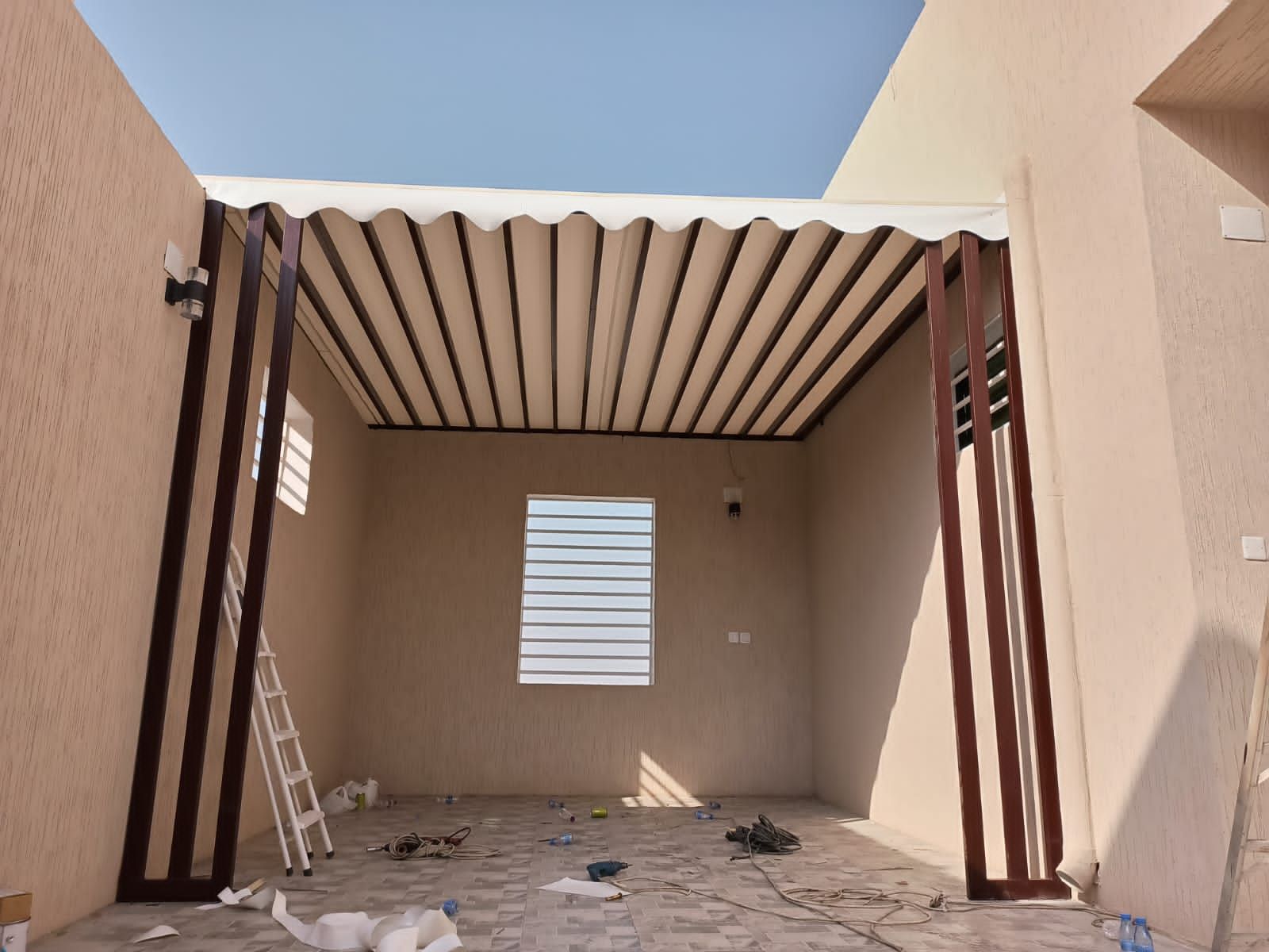 مظلات سيارات سواتر هناجر مستودعات بيوت شعر قرميد