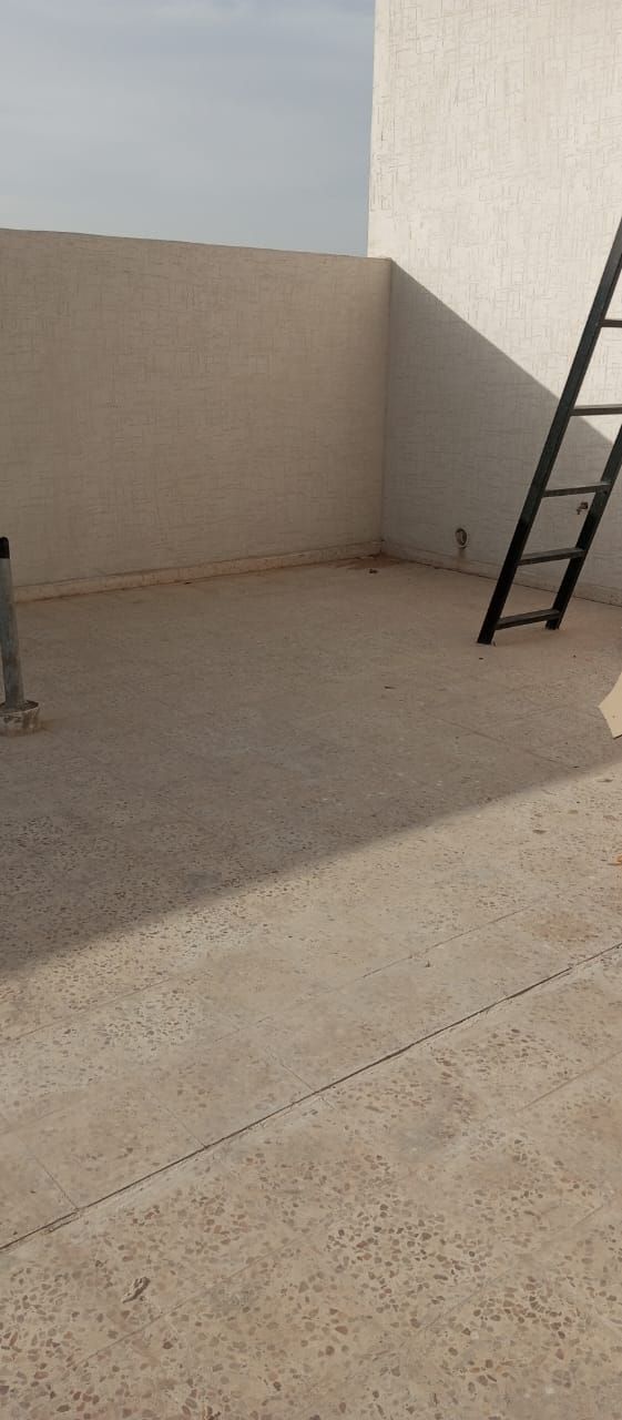 شقه للايجار 3غرف جديدة ب1800