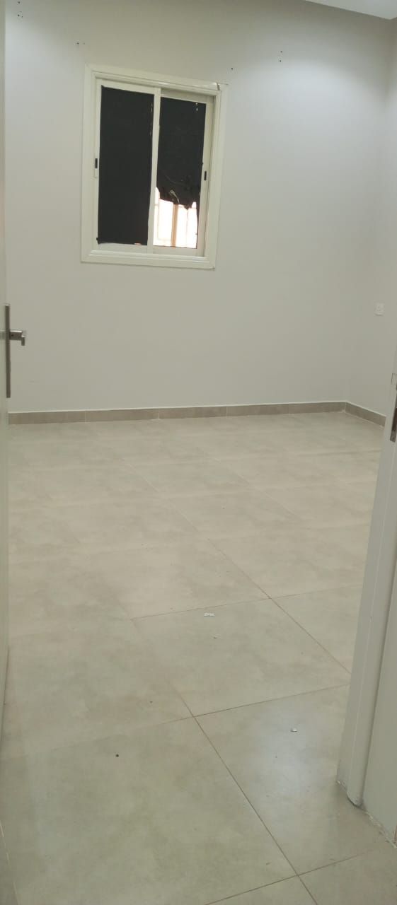 شقه للايجار 3غرف جديدة ب1800