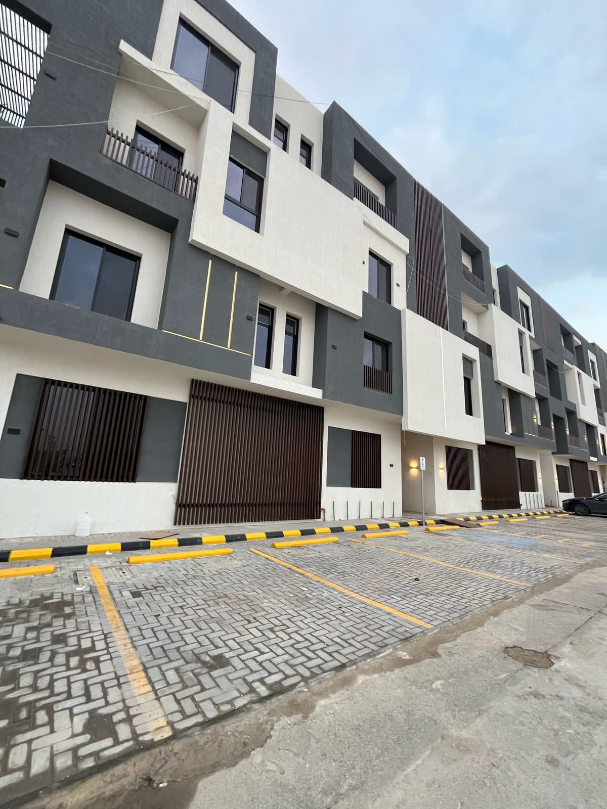 شقه للايجار جديدة نظام دبلكس في حي الحزم