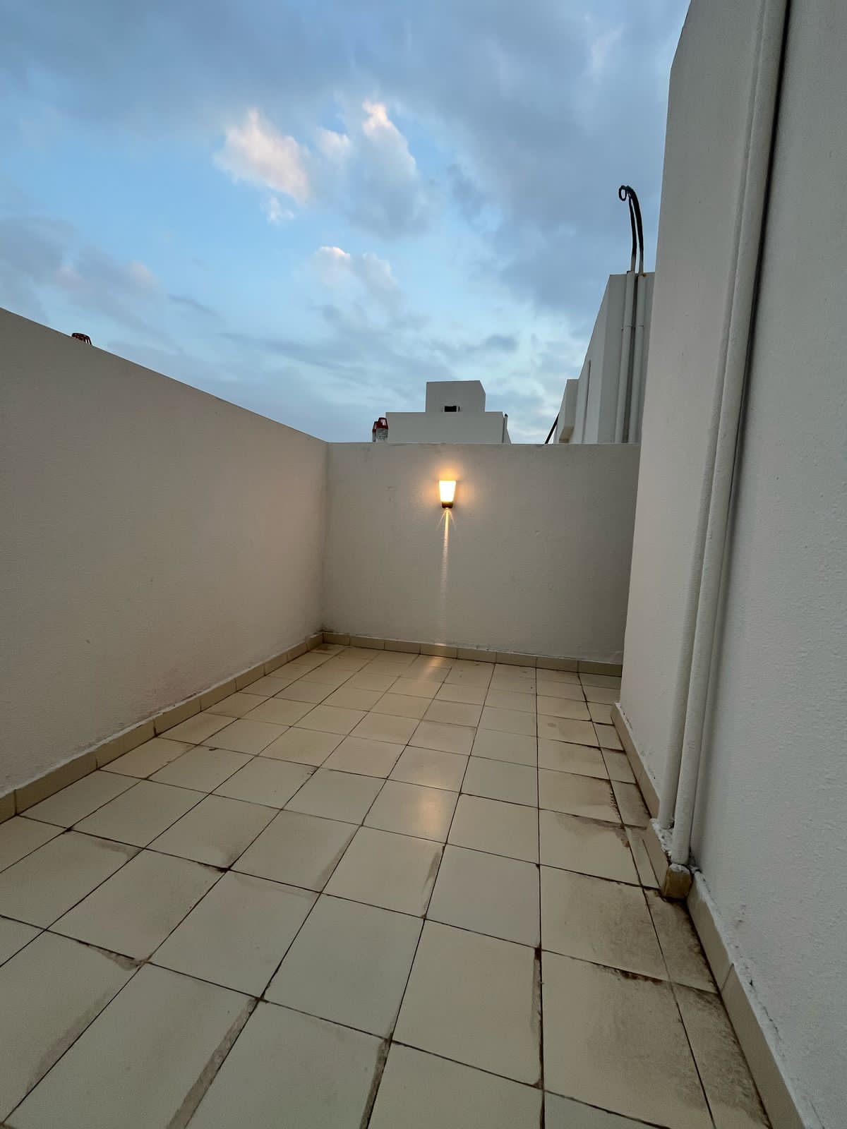 شقه للايجار جديدة نظام دبلكس في حي الحزم