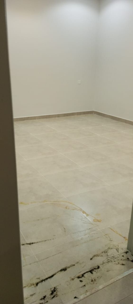 شقه للايجار 3غرف جديدة ب1800