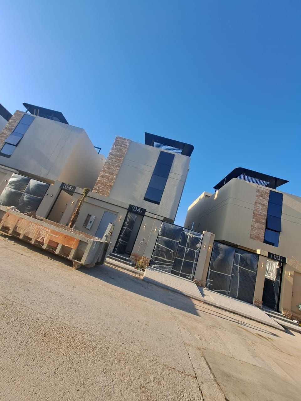 فلا للبيع بحي نرجس مساحة 554 متر واجهة جنوبية