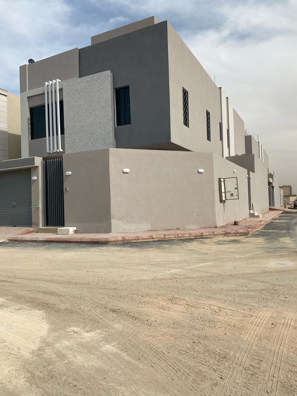 دور ارضي جديد للإيجار الشهري /3500