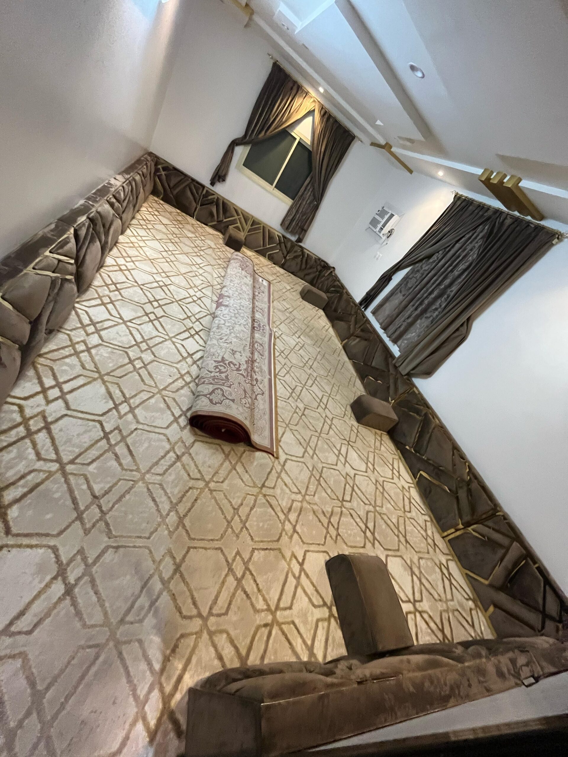 مجلس مخاد شبه جديد