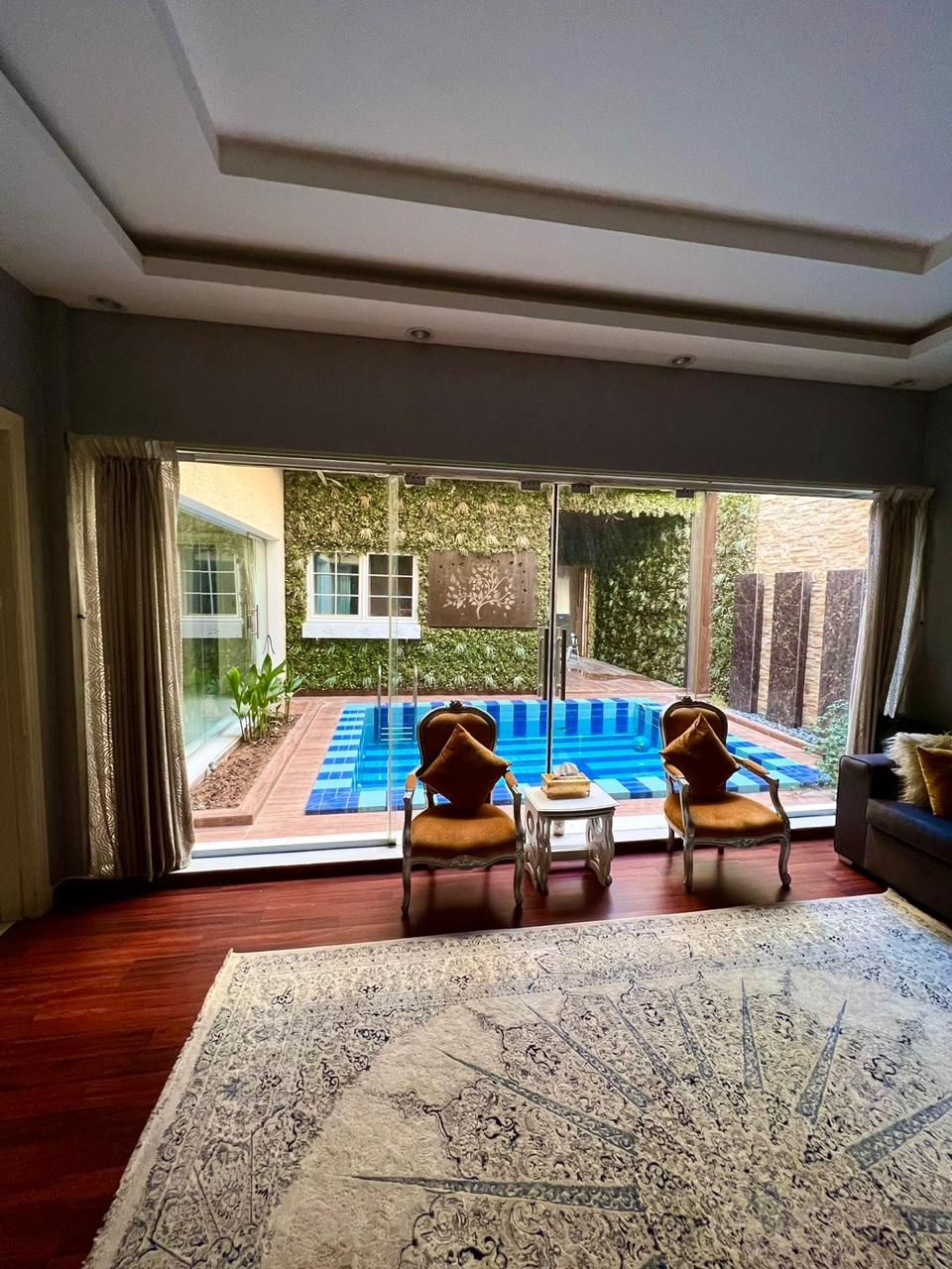 فلا للبيع بحي نرجس مساحة 554 متر واجهة جنوبية