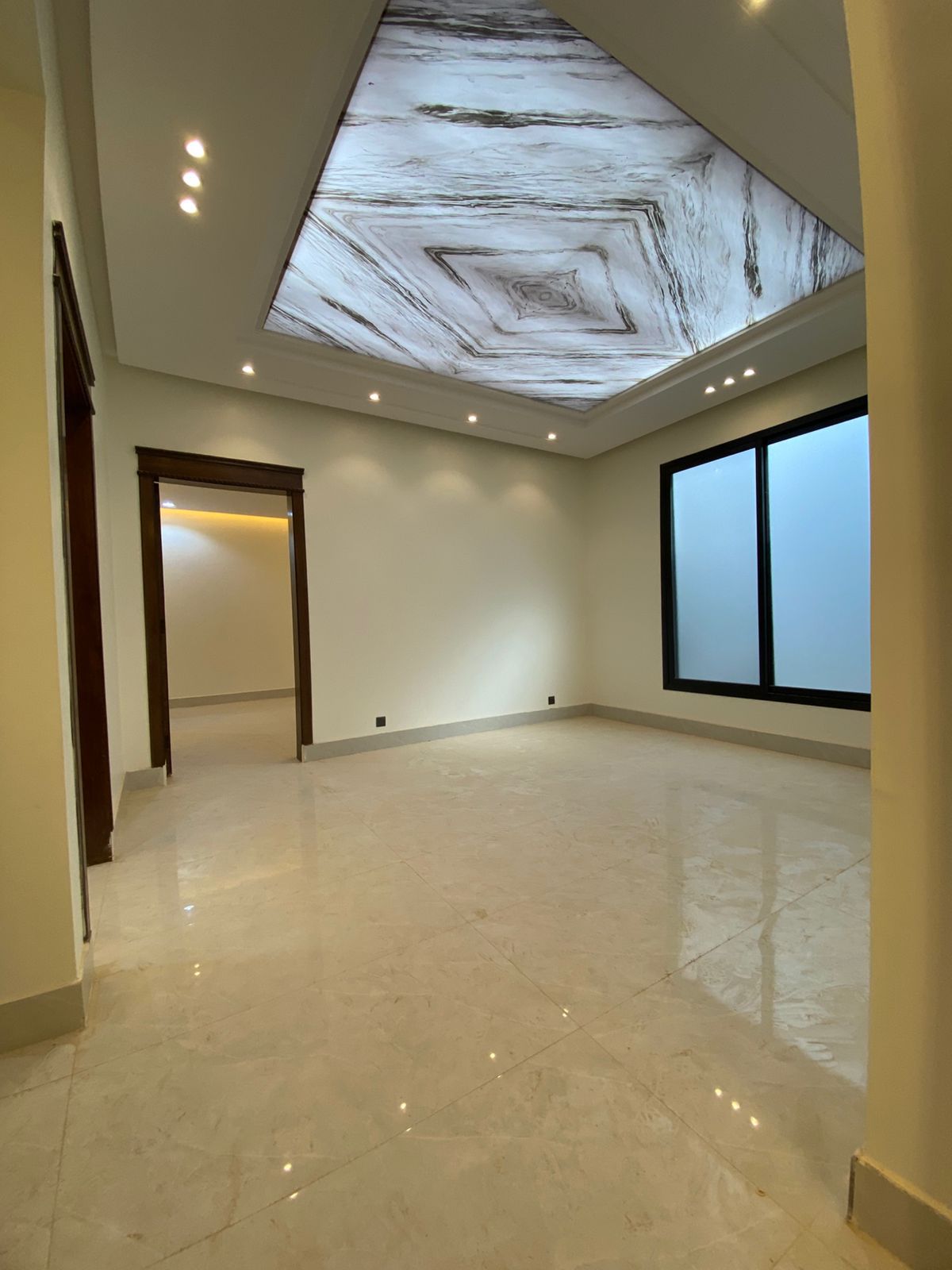 شقه للايجار جديدة في مجمع سكني في طويق