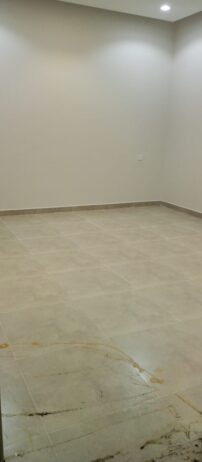 شقه للايجار 3غرف جديدة ب1800