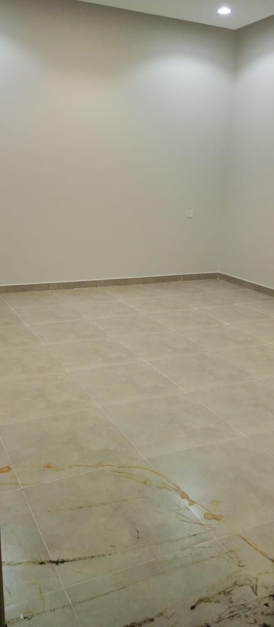 شقه للايجار 3غرف جديدة ب1800