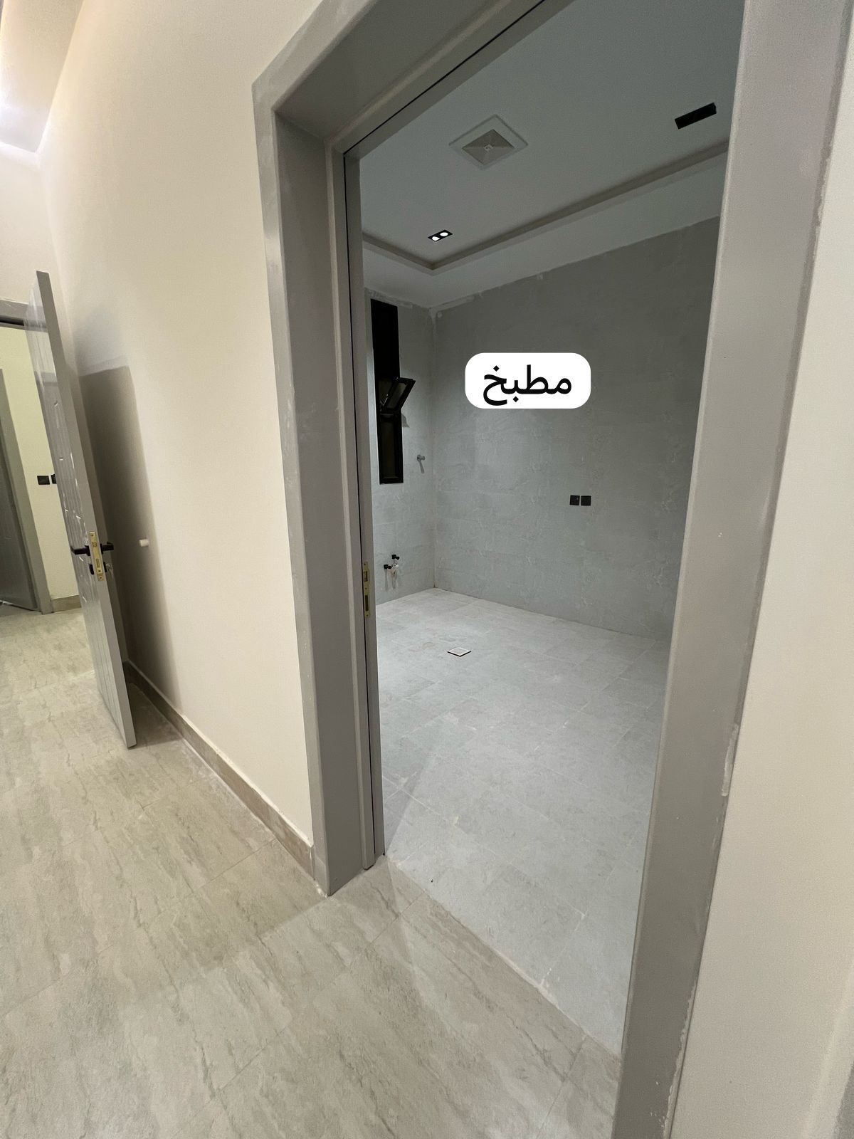 شقه ارضيه للايجار حي طويق