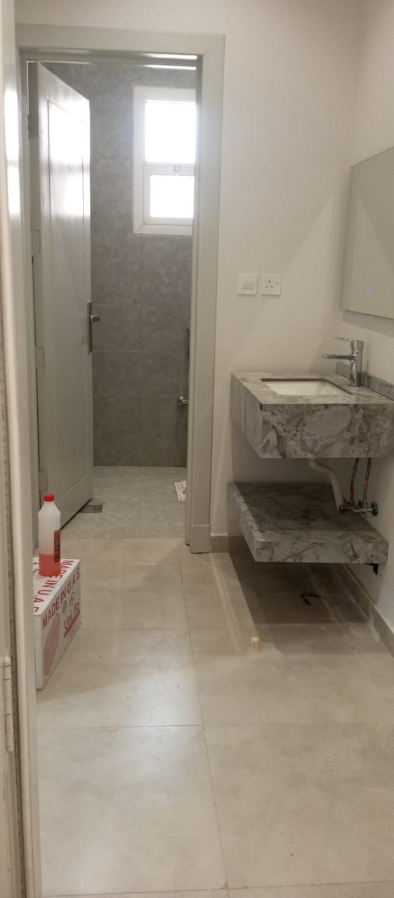 شقه للايجار 3غرف جديدة ب1800