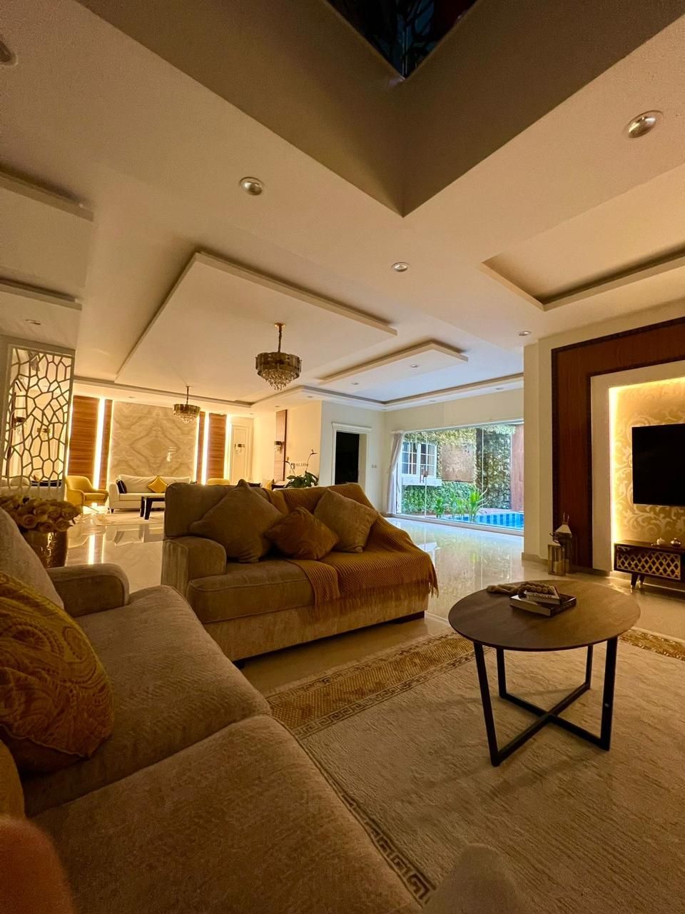 فلا للبيع بحي نرجس مساحة 554 متر واجهة جنوبية