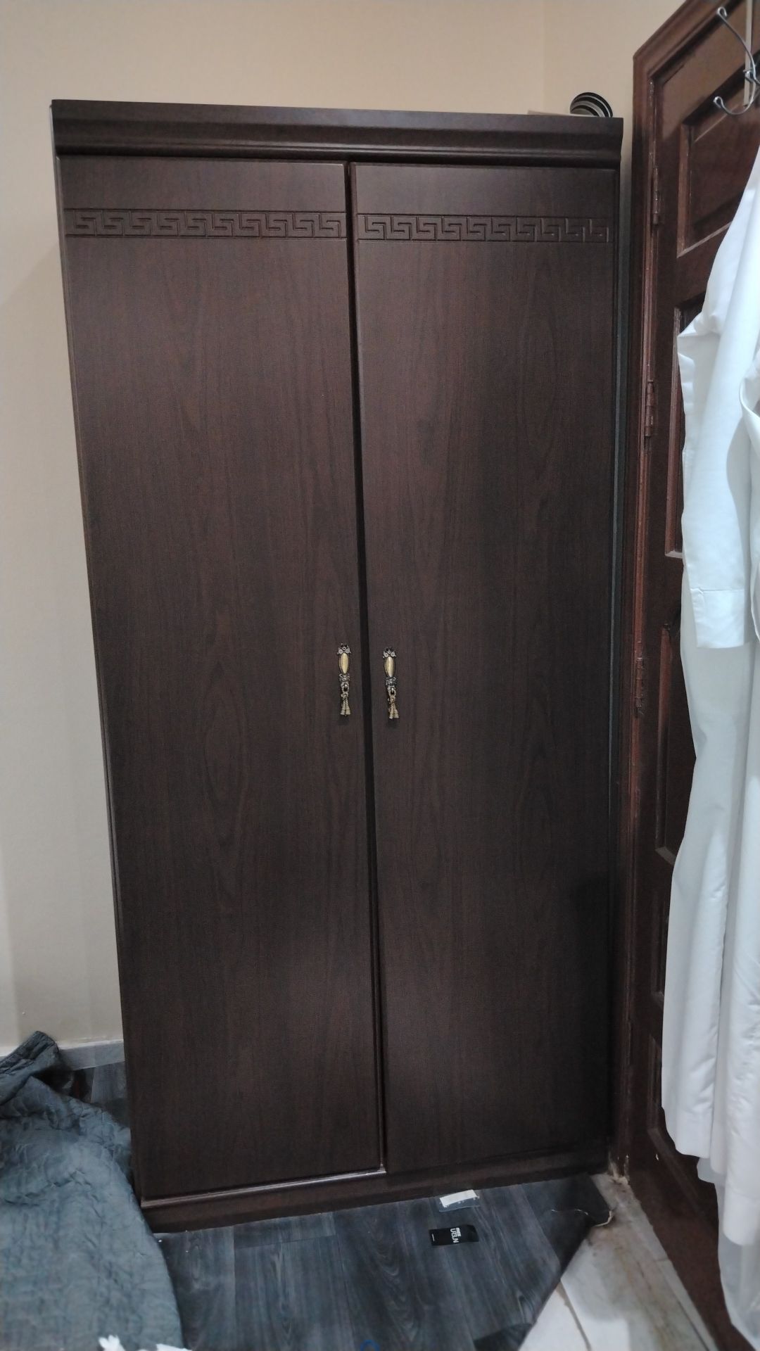 للبيع غرفة نوم سرير ودولاب وتسريحه وكمادينا وستارت