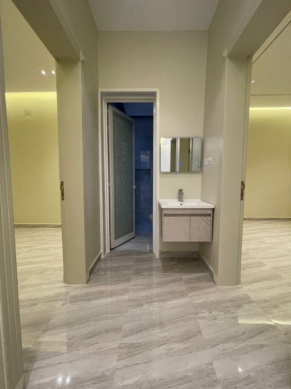 شقه للايجار جديدة في مجمع سكني في طويق