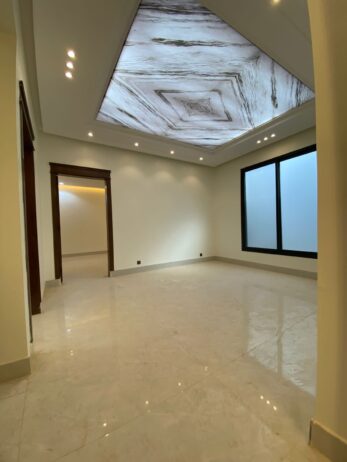 شقه للايجار جديدة في مجمع سكني في طويق