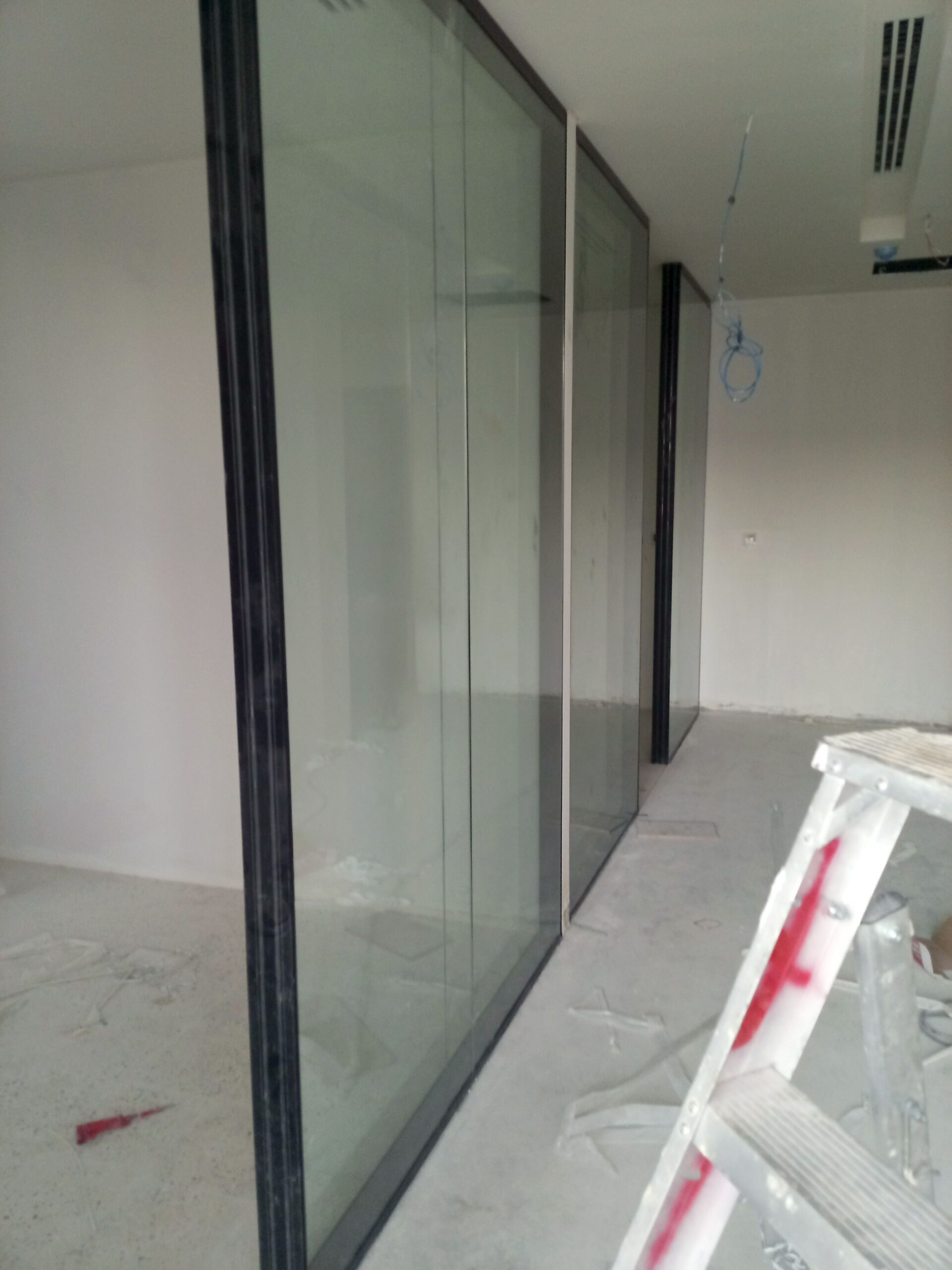 زجاج سكريت ولجميع اعمال الالمنيوم استركشر