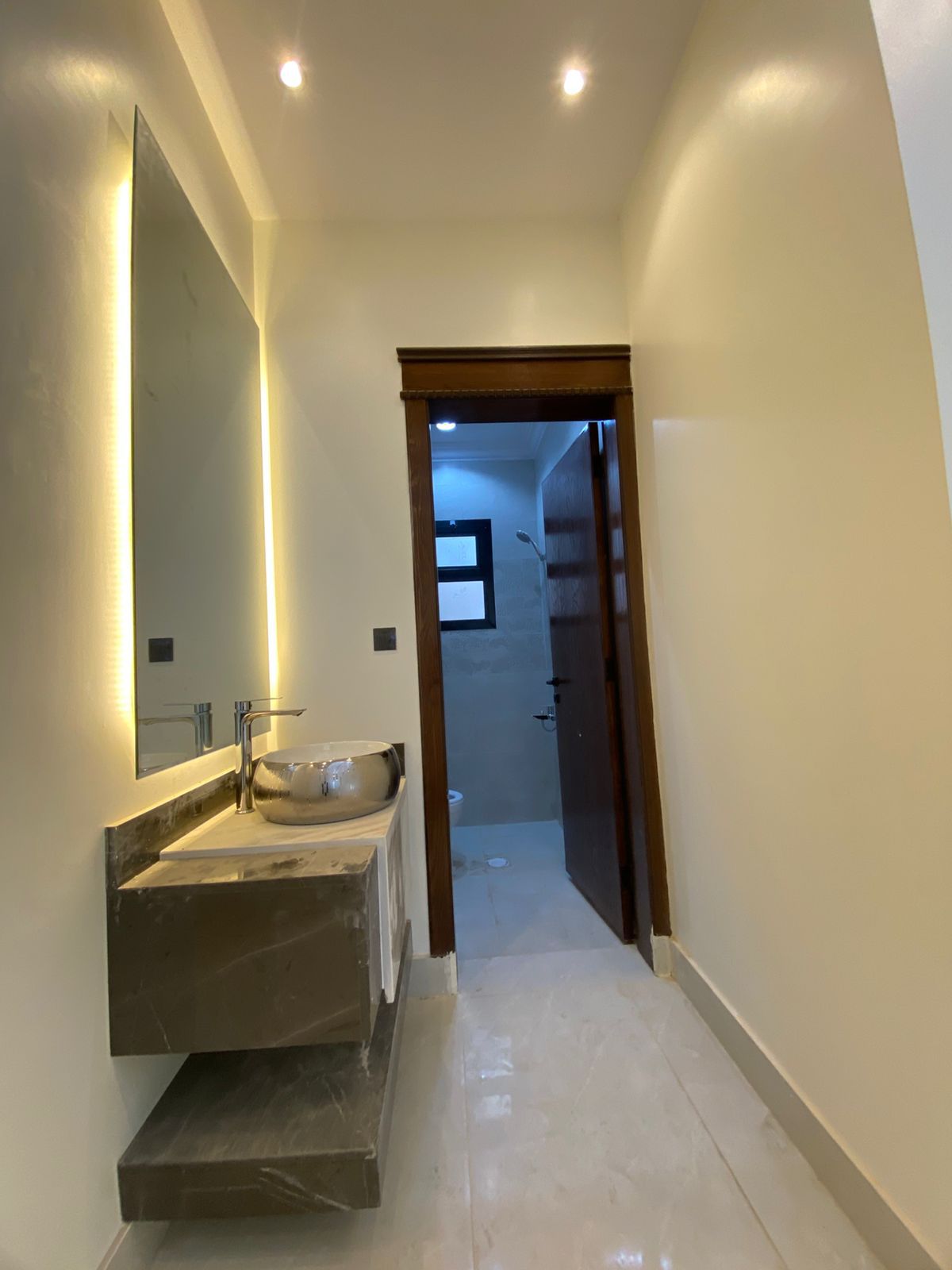 شقه للايجار جديدة في مجمع سكني في طويق