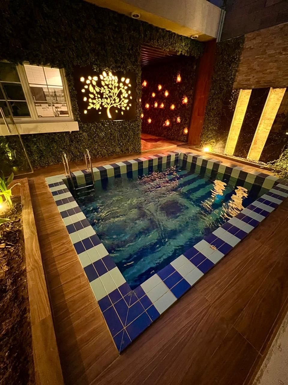 فلا للبيع بحي نرجس مساحة 554 متر واجهة جنوبية