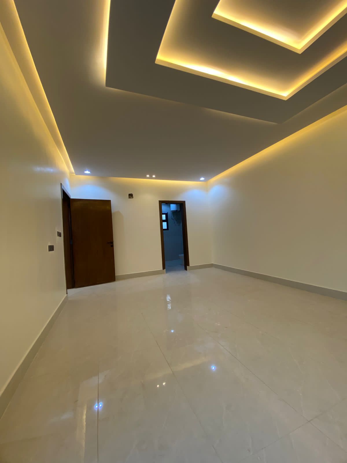 شقه للايجار جديدة في مجمع سكني في طويق