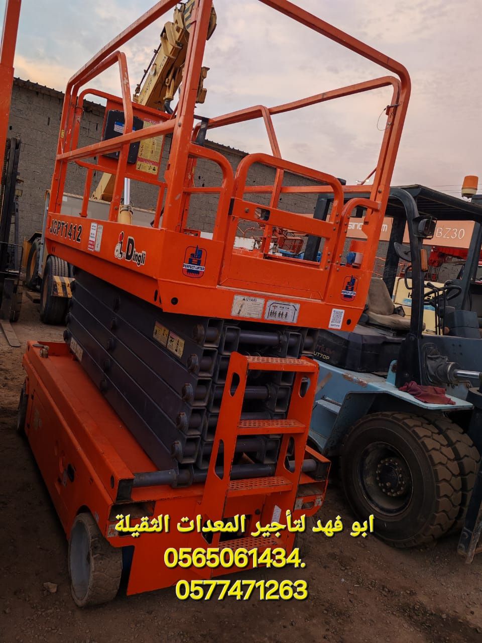 سيزر لفت للايجار رافعة مقصية للايجار فورك لفت للاي