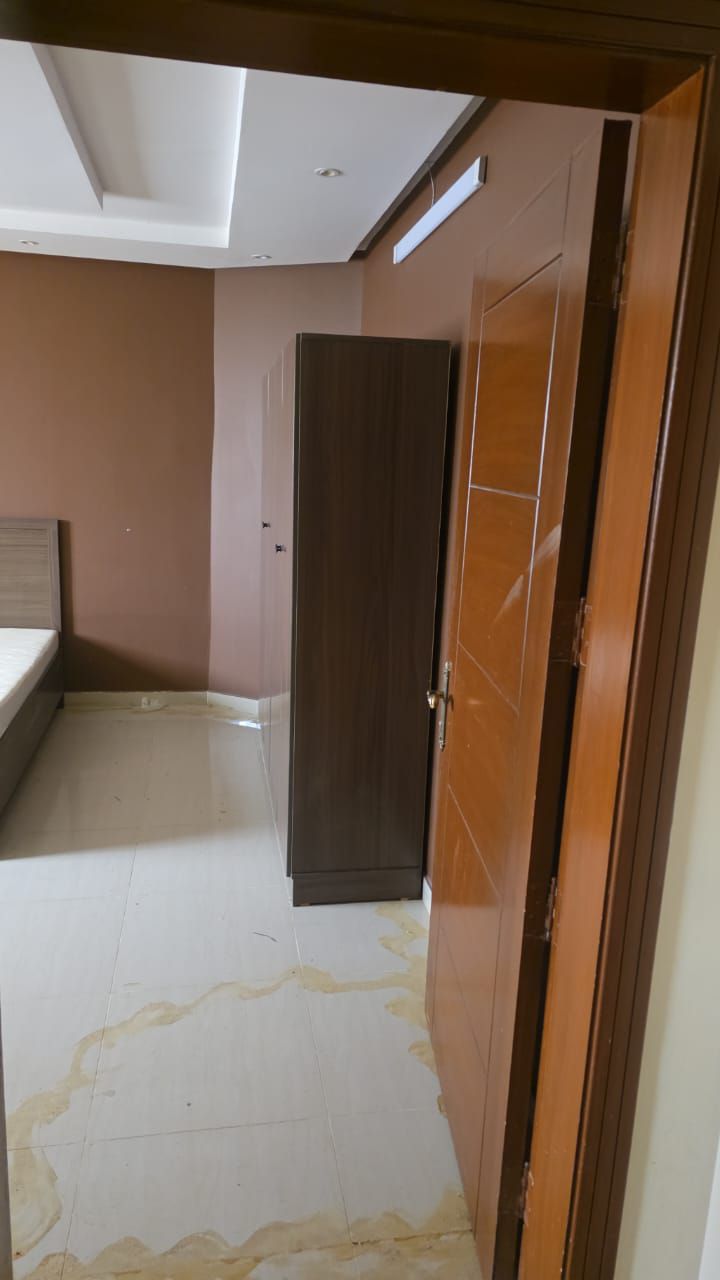 شقه للايجار جديدة موثثه ب2200شهري