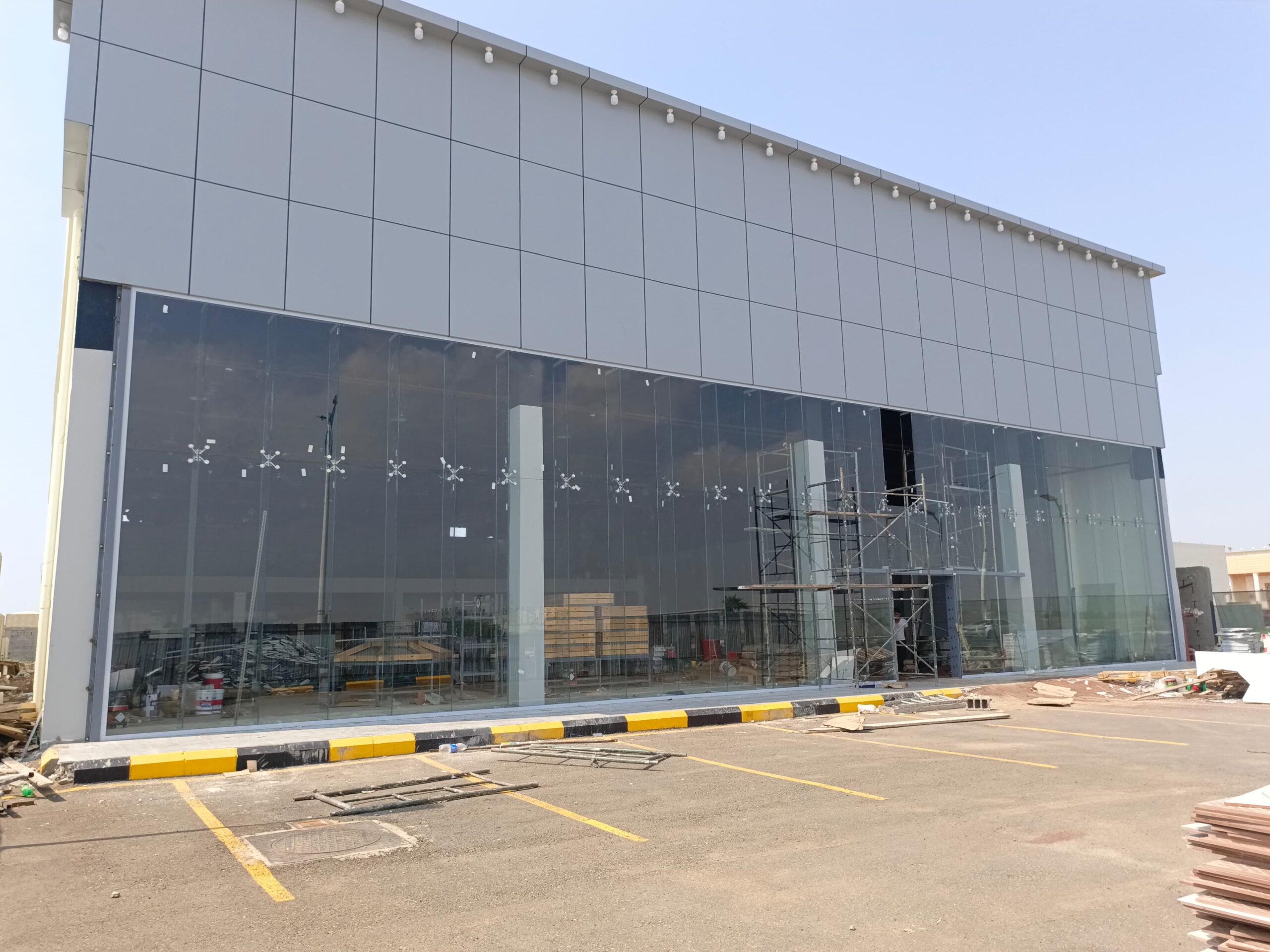 زجاج سكريت صامطه واجهات زجاجية بلكونات مرايات دربز