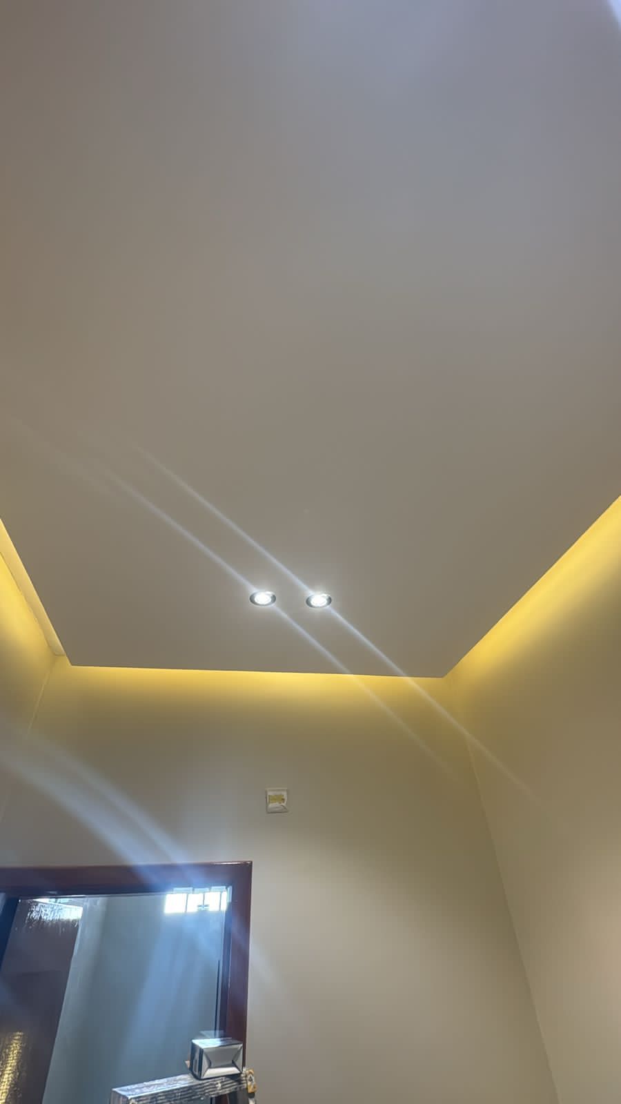 السلام عليكم أنا زاهد كهربائي مباني باكستاني ومهند