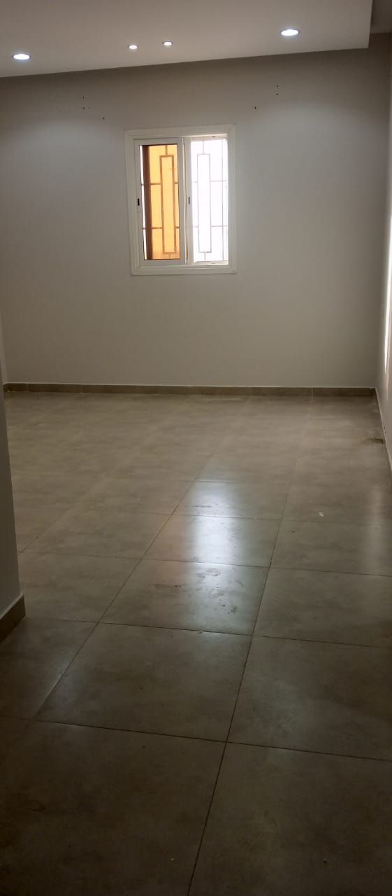 شقه للايجار 3غرف جديدة ب1800