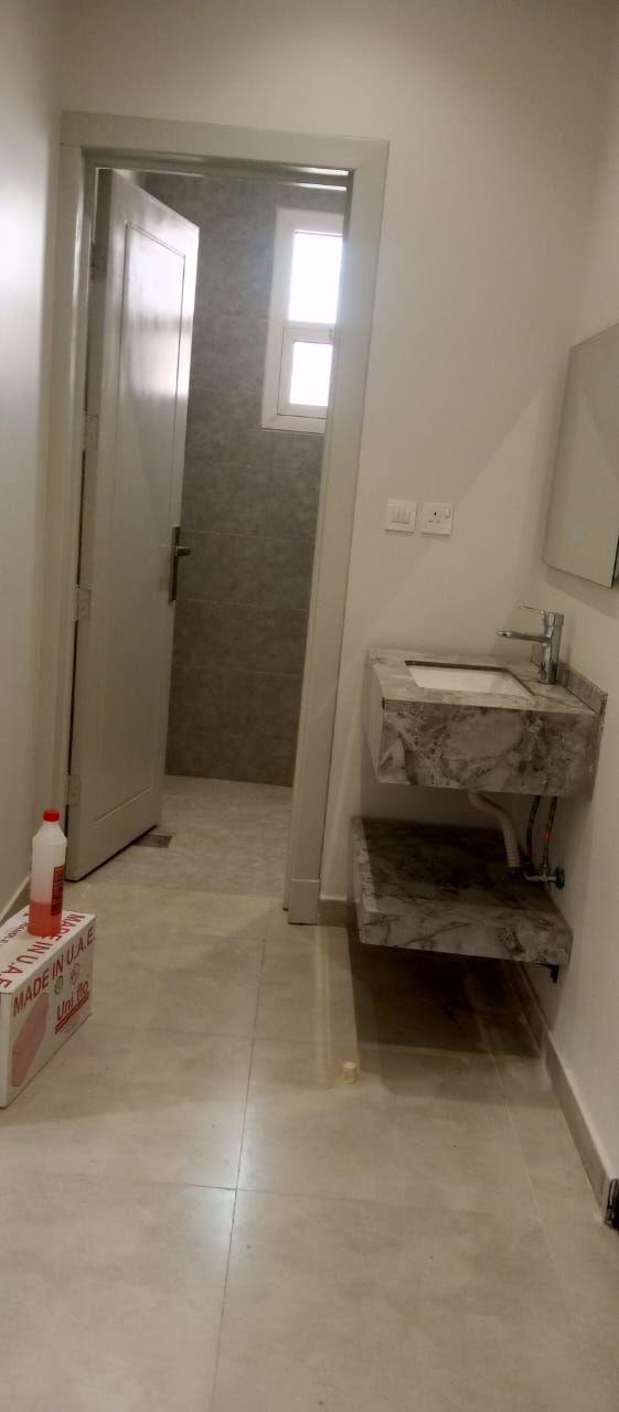 شقه للايجار 3غرف جديدة ب1800