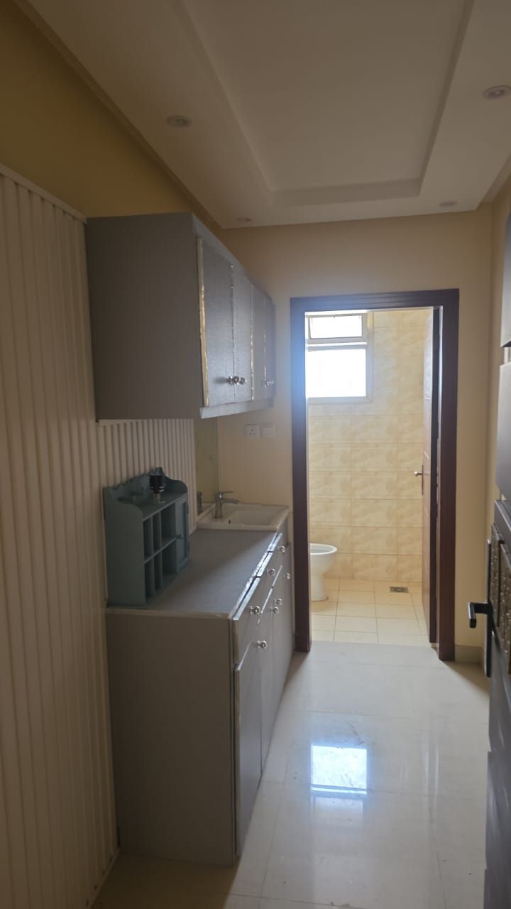 شقه للايجار جديدة موثثه ب2200شهري