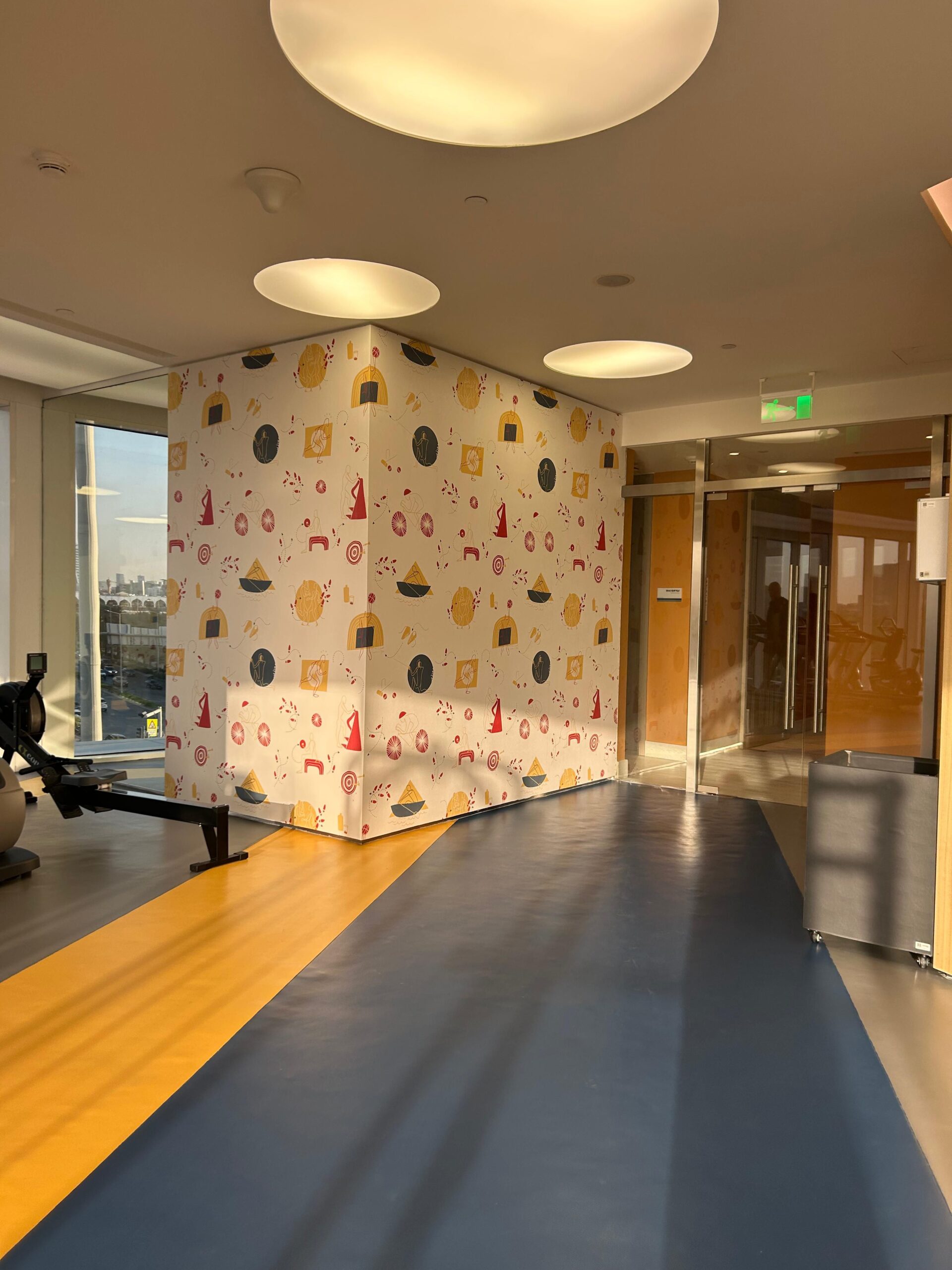 معلم ورق جدران وجميع اديكورات ودهانات داخله وخارجه