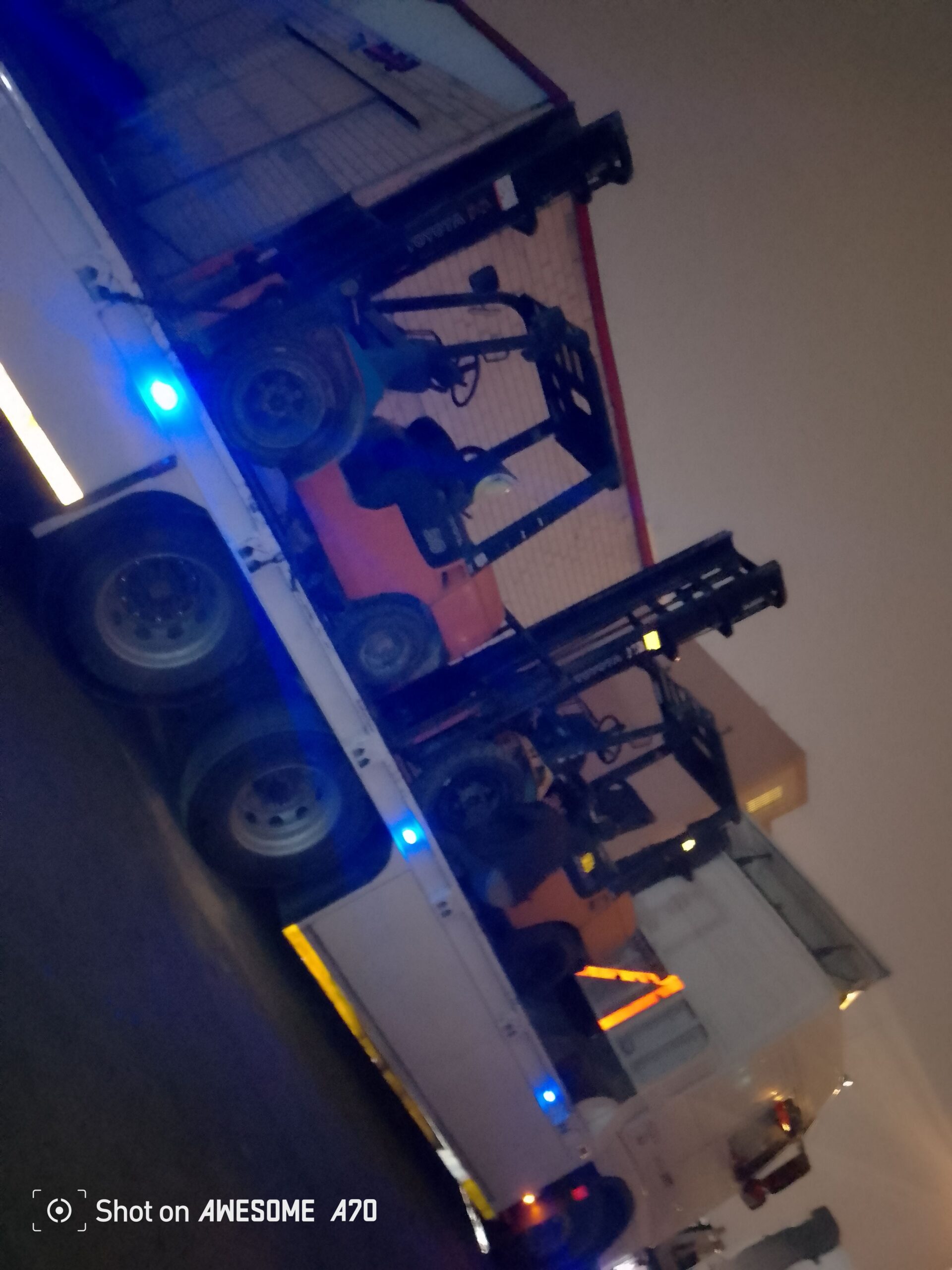 فوركليفت للايجار يومي وشهري جميع الأحجام مديل حديث